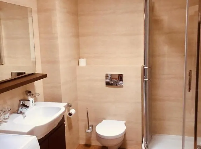 W Bursztynowych Komnatach Lejlighed *